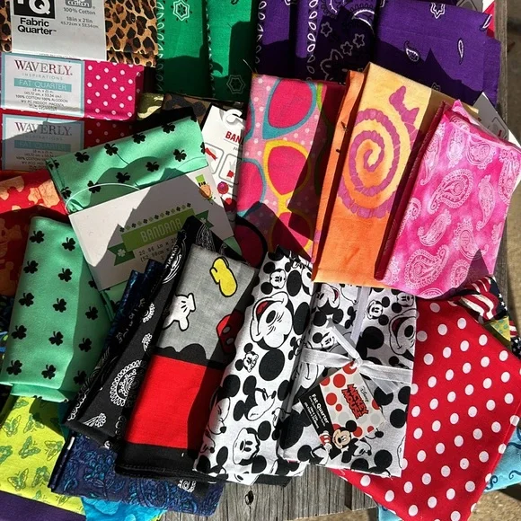 Fat quarter fabric cotton & ornamental floral bandannas fabric square assortment - Picture 4 of 5